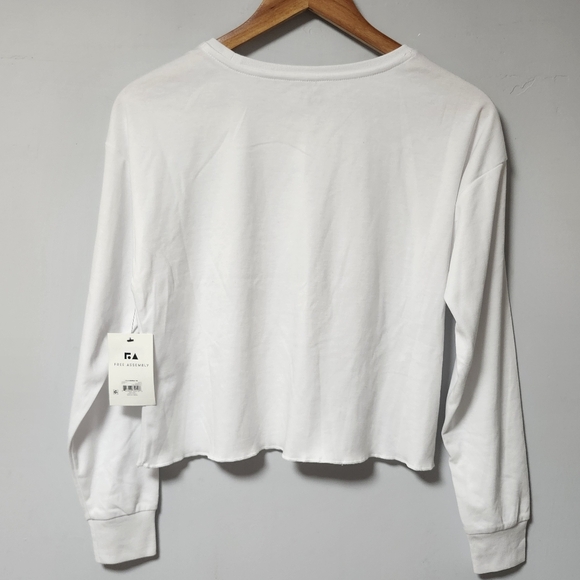 NWT Women's Free Assembly White Long Sleeve Crop Graphic T Shirt Top XL - Picture 3 of 5